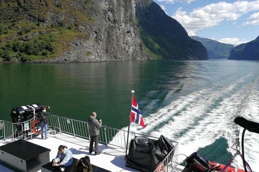 Private day tour to Flam - incl Premium Nærøyfjord Cruise and Flåm Railway