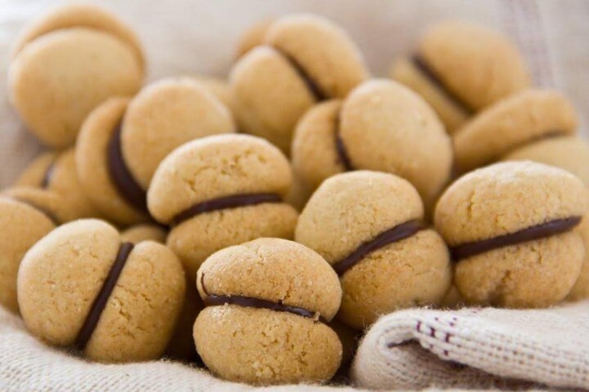 ALBA WALKING & TASTING TOUR(7 food tasting, truffle & wine degustation)