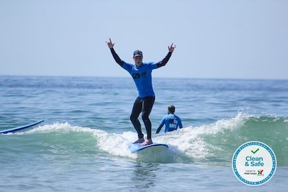 L'istruttore di surf a Costa da Caparica