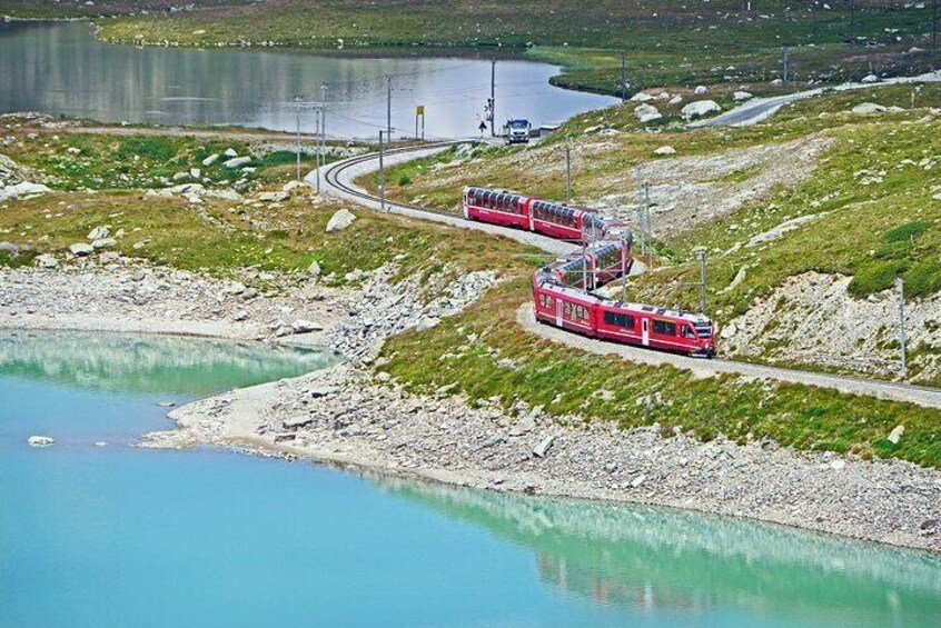 From Lake Como: Tour in St. Moritz and Pontresina