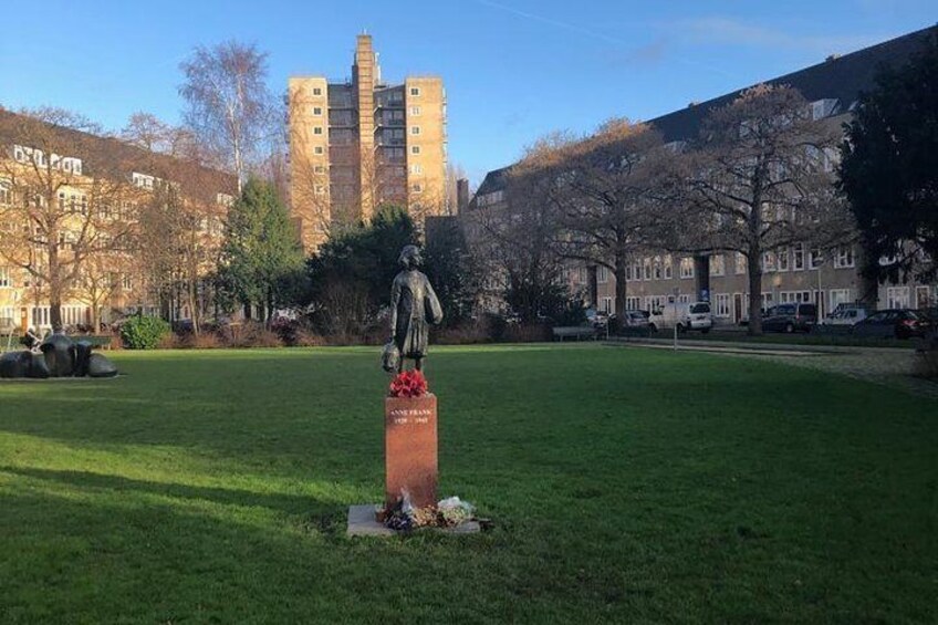 Monument for Anne on square she lived