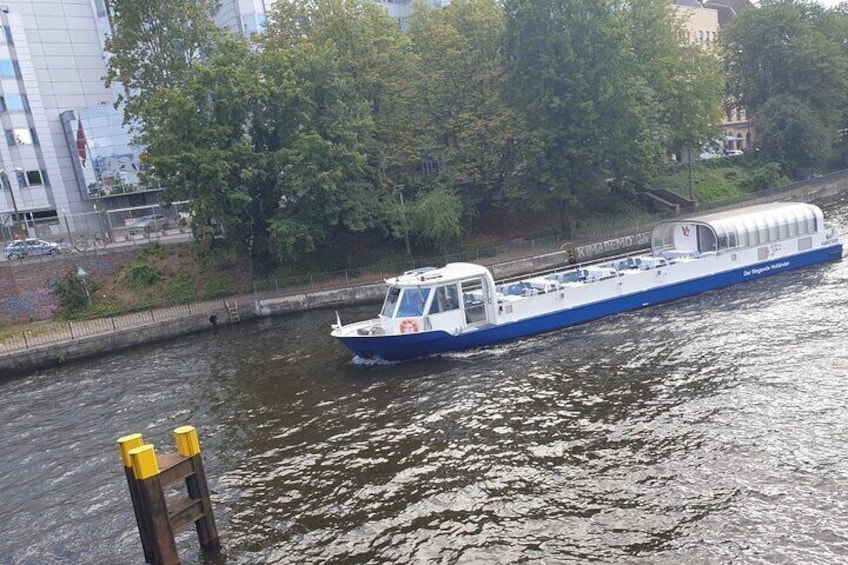 Capital Dinner Cruise at Sunset with Sightseeing of Berlin