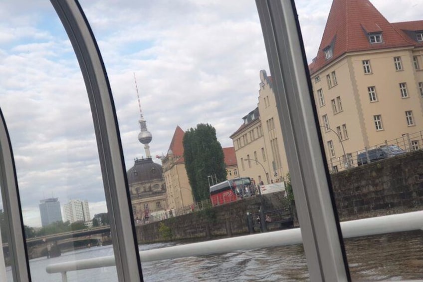 Capital Dinner Cruise at Sunset with Sightseeing of Berlin