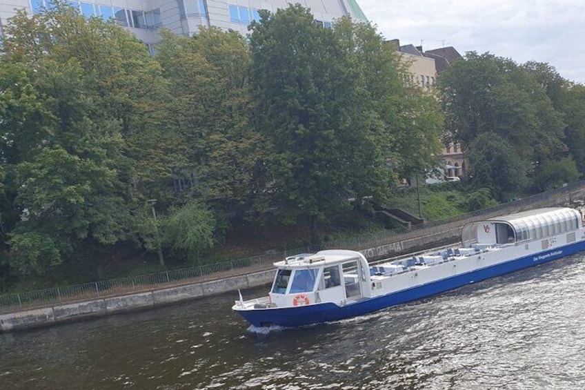 Capital Dinner Cruise at Sunset with Sightseeing of Berlin