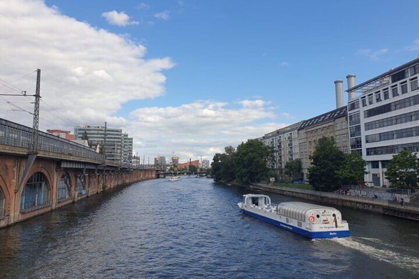 Capital Dinner Cruise at Sunset with Sightseeing of Berlin