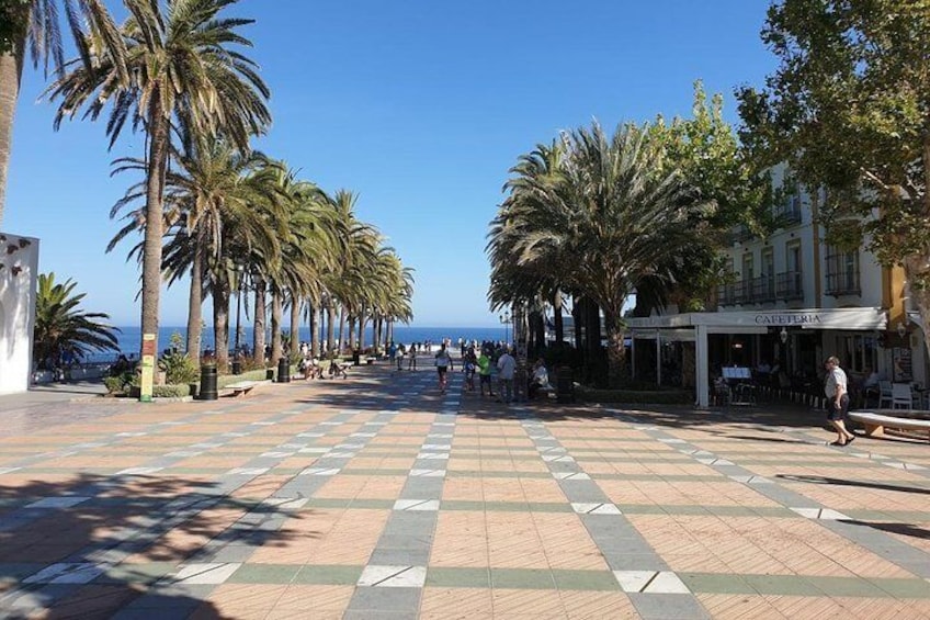 Private guided walk around Nerja including one beverage and tapa.