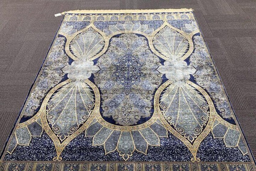 Carpets & Rugs & Kilims