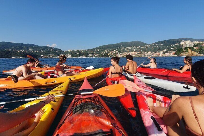 Kayaking in group in the Gulf of the Poets