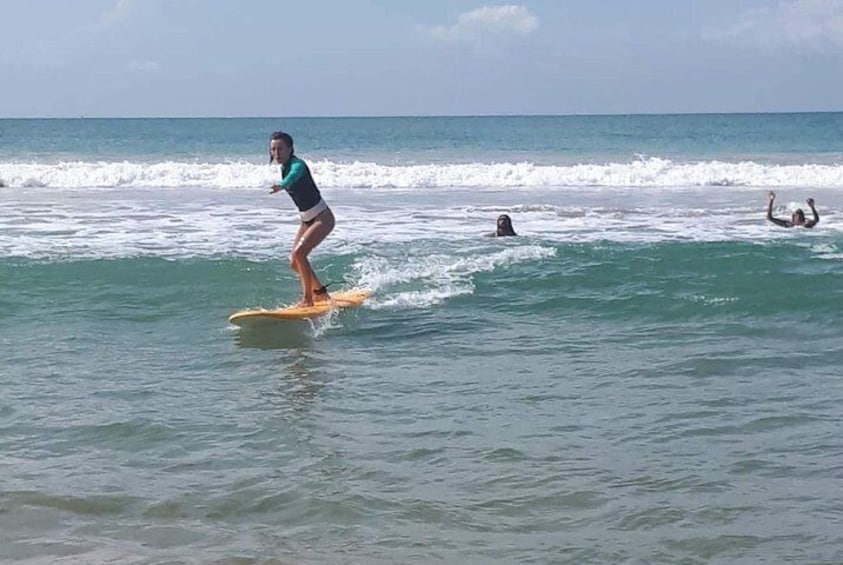 Body balancing session with beginner surfer