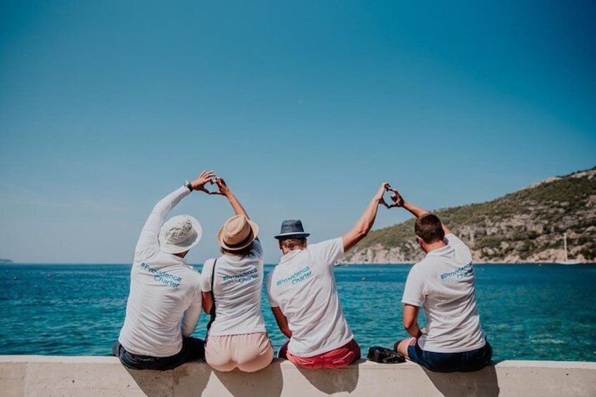 Five Island Speedboat Tour Featuring the Blue Cave and Hvar