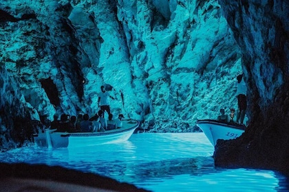 Hurtigbåttur til fem øyer inkludert den blå grotte og Hvar