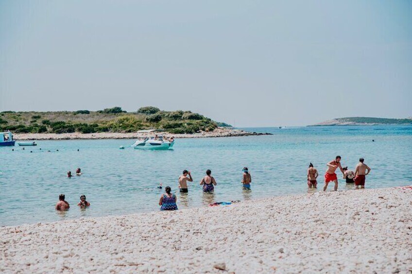 Blue lagoon Beach - island Providenca experience
