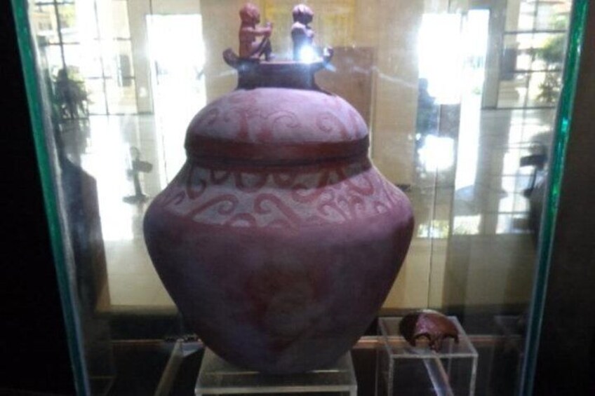 manunngul jar inside the museum