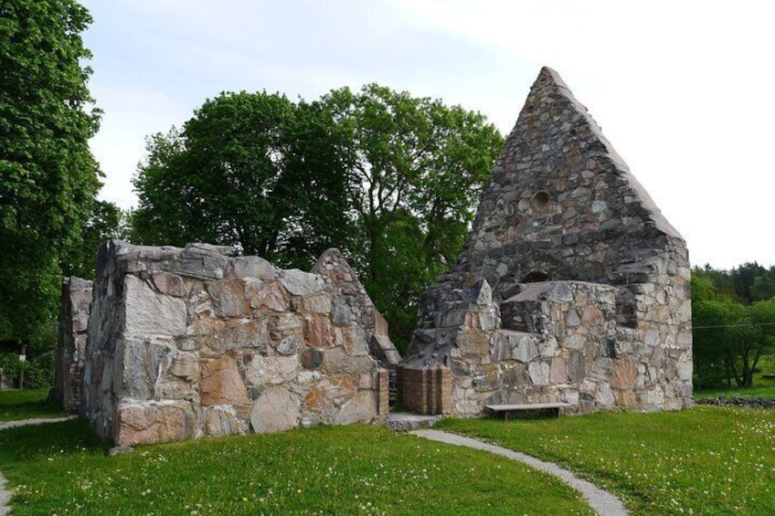 Össeby church ruin