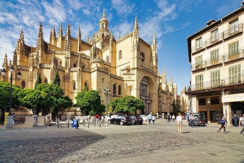 Avila and Segovia Tour from Madrid with Lunch