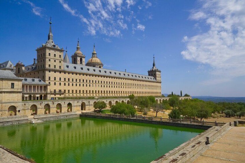 El Escorial and Valley of the Fallen Private Tour From Madrid