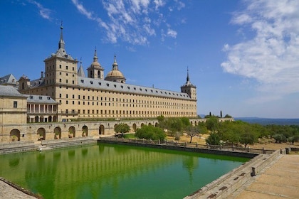 El Escorial and Valley of the Fallen Private Tour From Madrid