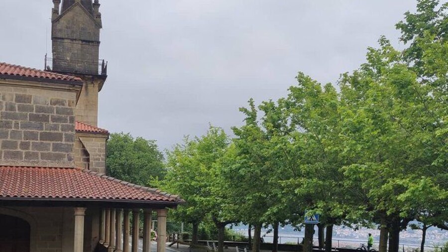 Private tour of Fuenterrabia, San Juan and San Pedro.