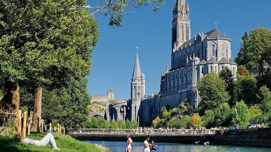 Lourdes guided tour and transport from Pamplona/San Sebastian.