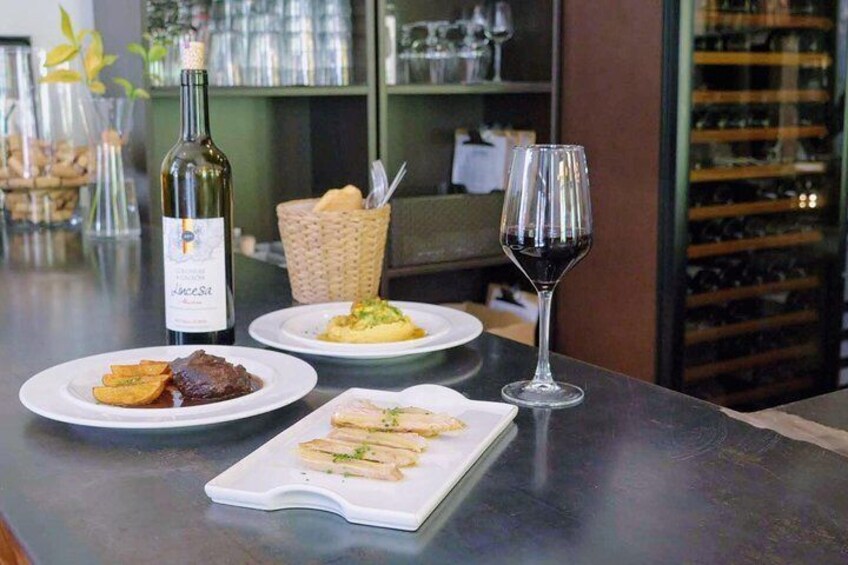 Sevilla Food Tour - Tapas,wine, History & Traditions