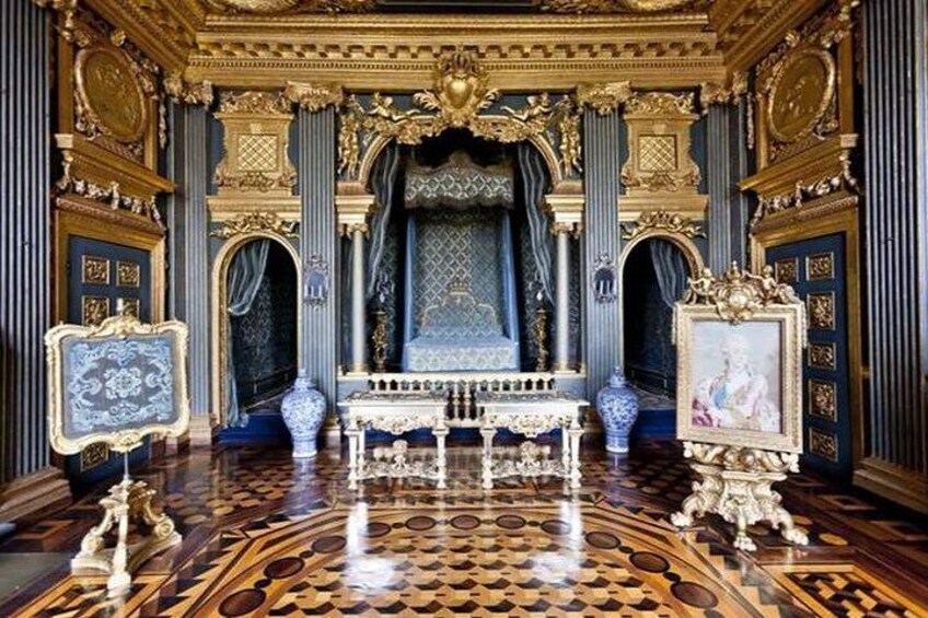 PRIVAT tour to Drottningholm palace in Stockholm by VIP car and private guide