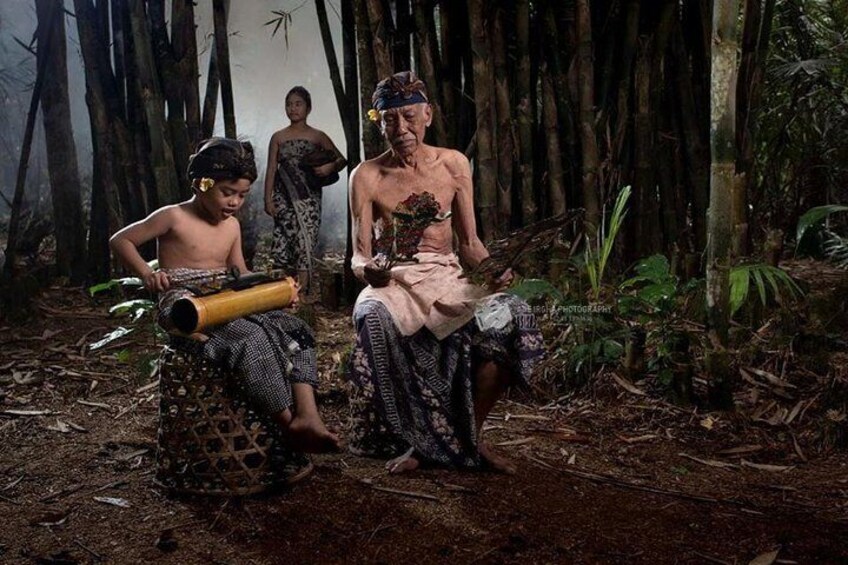 Bali Hindu Ritual's Offering Making Class