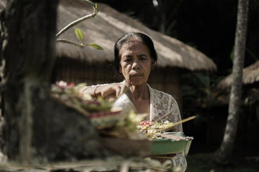 Bali Hindu Ritual's Offering Making Class