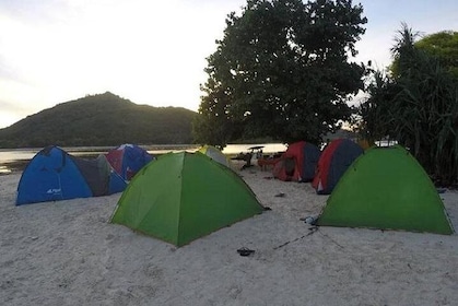 Snorkelling Tour & One Night Camping In Gili Kedis