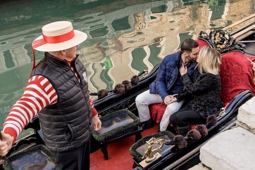 Private Photo Shoot in Venice with Gondola Ride