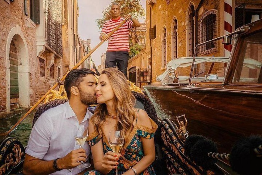 romantic tour around the district of Cannaregio