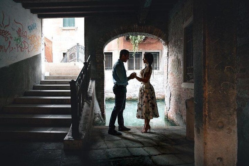 Private Photo Shoot in Venice with Gondola Ride