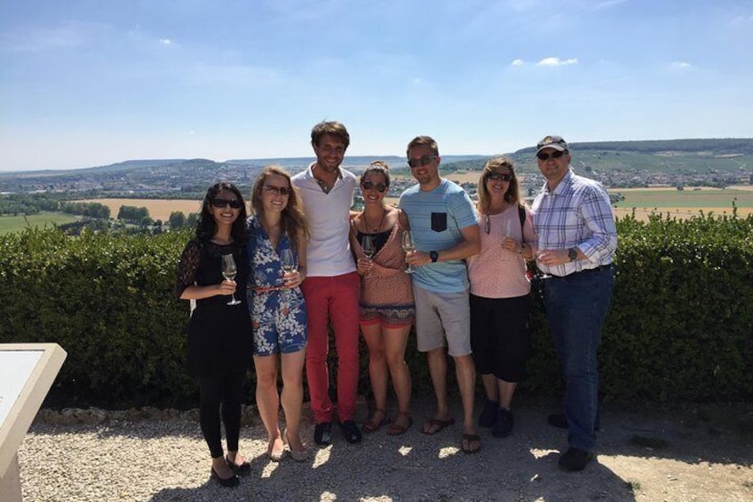 Enjoy a great tour in Champagne