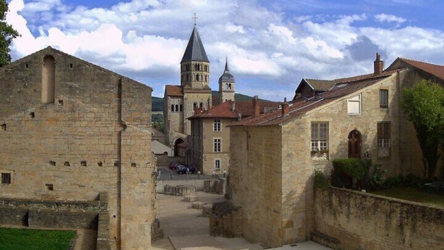 Cluny abbey private guided tour with your official tour guide !