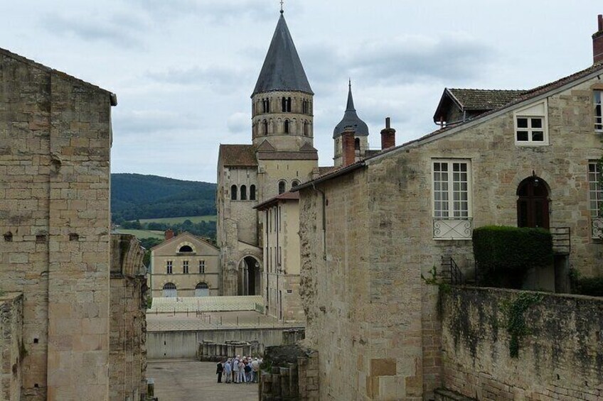 Cluny abbey private guided tour with your official tour guide !