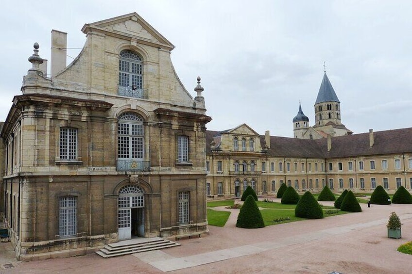 Cluny abbey private guided tour with your official tour guide !