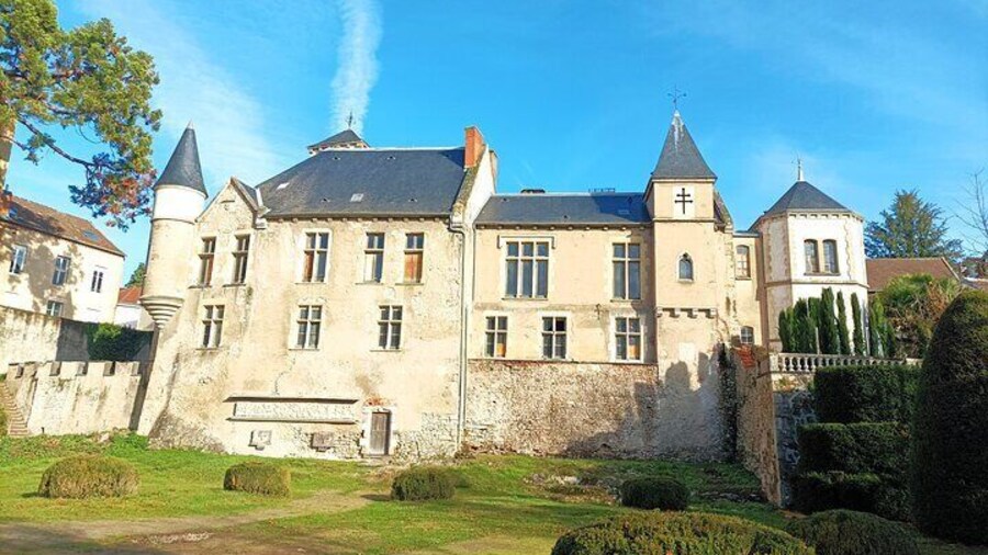 Vichy private guided tour with your professional tour guide !