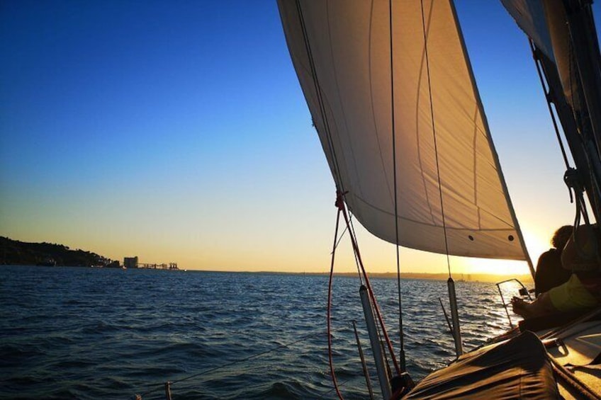 Sunset sailing with Drinks in Lisbon