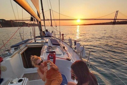 Sunset sailing with Drinks in Lisbon