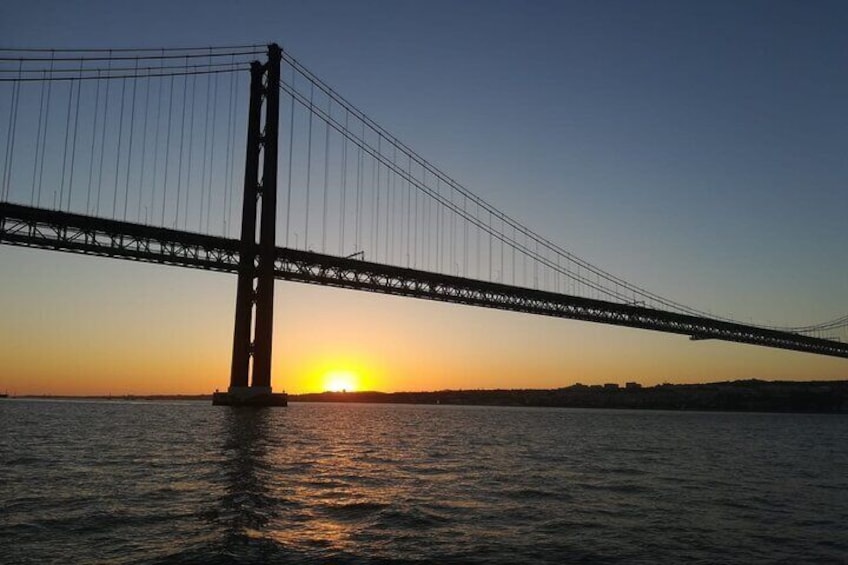 Sunset sailing with Drinks in Lisbon