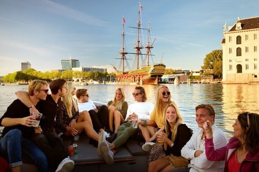 All-Inclusive Amsterdam Canal Cruise with Drinks and Dutch Bites