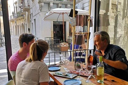 Esperienza di degustazione di vino e cibo nel centro storico di Lecce