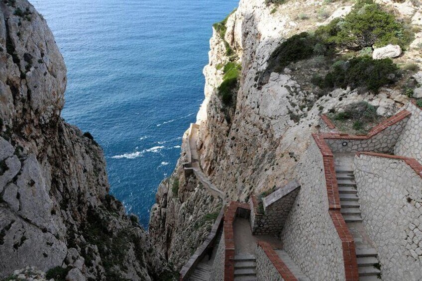 Cagliari: Day Trip to Cave of Neptune