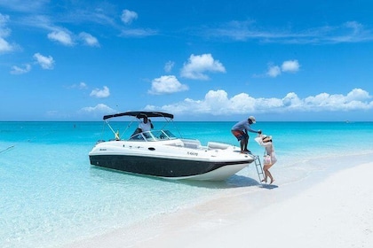 Private Boat Tours to outer islands, snacks drinks- snorkel- cruise!