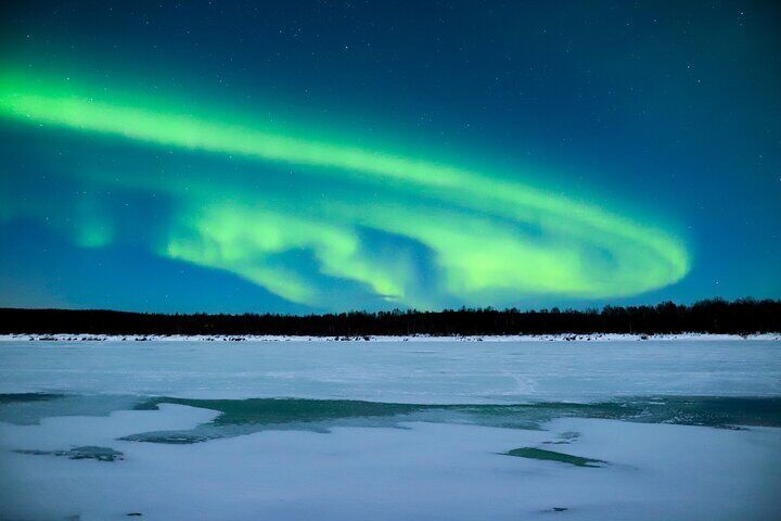 Aurora Borealis Trip in Lapland Lakeside