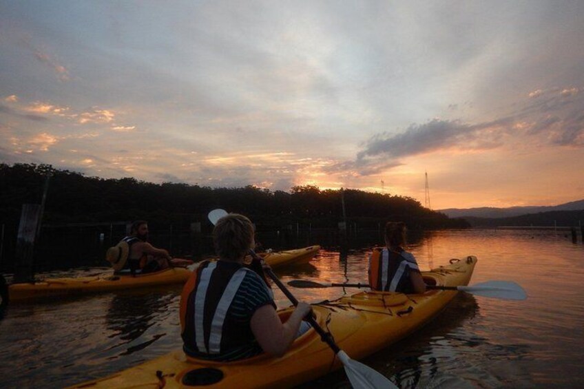 Batemans Bay Sunset Pizza Kayak Tour - Float and Feast