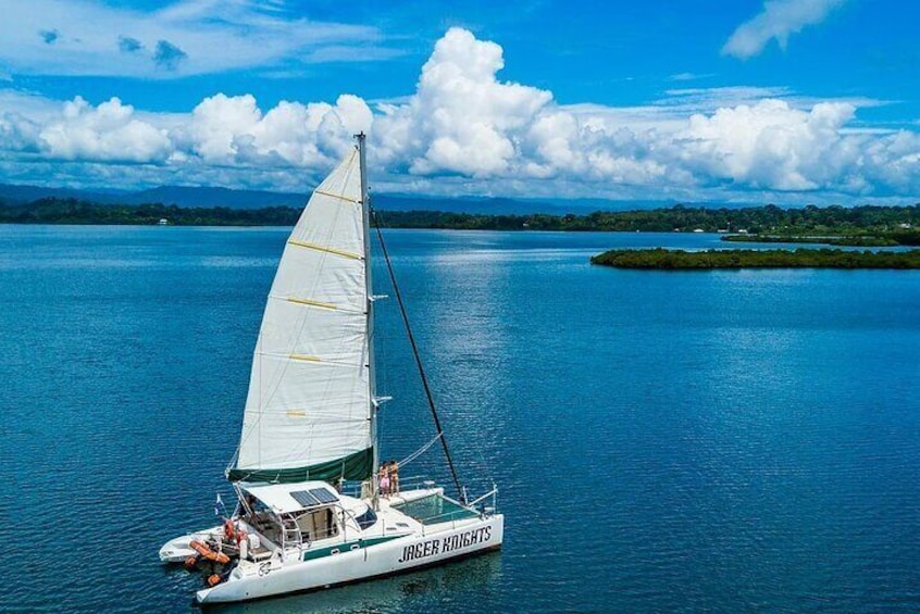 Full-Day Bocas del Toro Catamaran Dolphin and Snorkeling Tour in Panama