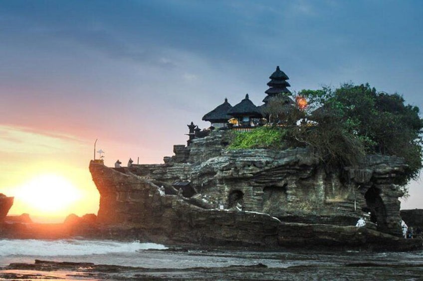 Bedugul and Tanah lot - Private Tour with Wifi onboard
