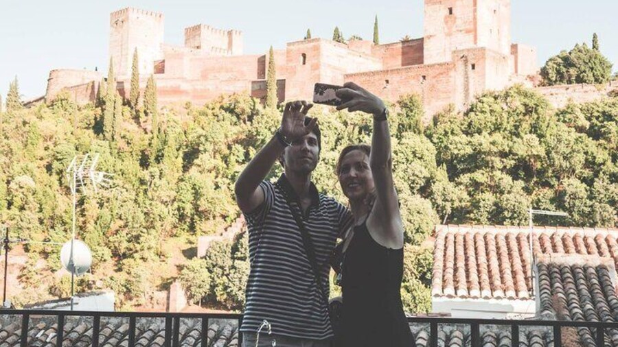 Golden Hour in Granada: Sunset Walking Tour with Play Granada