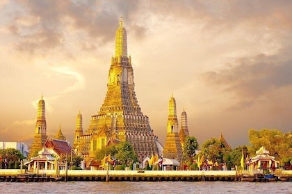 Three Temples of Bangkok Private City Tour with Pickup