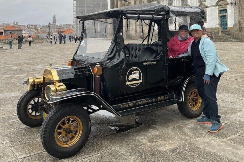 Private CityTour Tuk Vintage Car Tour in Porto